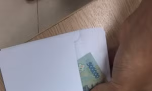 Tham nhũng vặt làm xói mòn lòng tin của nhân dân