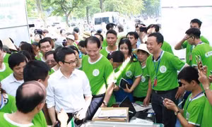 Phó Thủ tướng Vũ Đức Đam dự lễ phát động chương trình 'Bữa ăn an toàn'