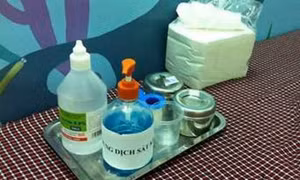 Không nên lạm dụng hút mũi vì dễ làm tổn thương niêm mạc của trẻ