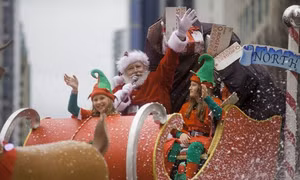 Độc đáo lễ diễu hành Santa Claus tại Canada