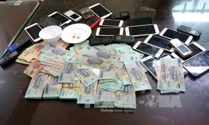 Bắt trên 100 con bạc được bảo vệ nhiều lớp trong rẫy cà phê