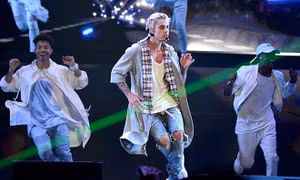 Justin Bieber hủy tour diễn vòng quanh thế giới với lý do khó hiểu