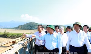 Thủ tướng thăm bà con xã Khuê Ngọc Điền, huyện Krông Bông, Đắk Lắk 