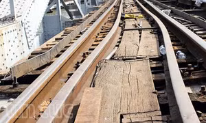 Đường ray bị gãy, hơn 1.100 khách đi tàu may mắn thoát nạn