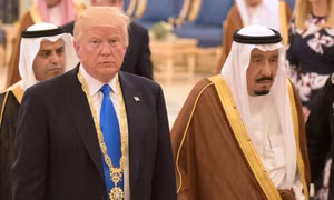 Saudi Arabia đón tiếp Tổng thống Donald Trump xa hoa, Israel vội bổ sung nghi lễ