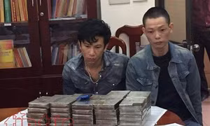Bắt giữ hai đối tượng vận chuyển trái phép 47 bánh heroin