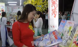 Tưng bừng Hội báo Xuân trên đất Tổ