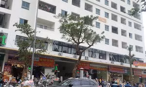 Chung cư giá rẻ nhếch nhác vì chợ cóc, hàng quán, ách tắc giao thông