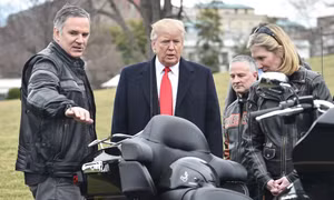 Dàn xe Harley-Davidson khủng 'chào' ông Trump trong Nhà Trắng