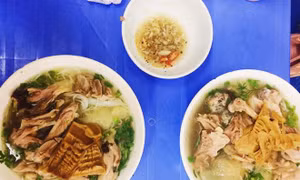 Bún ngan Nhàn, xếp hàng cũng 'chơi'
