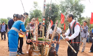 Khám phá tục “Xoe” của người Xê Đăng