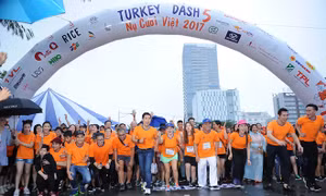 Nguyên Khang nhảy flashmob cùng các nghệ sĩ gây quỹ từ thiện cho trẻ em hở hàm ếch