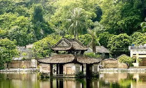 Lễ hội chùa Thầy được tổ chức thành mùa lễ hội kéo dài 3 tháng