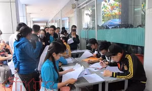 Bỏ hộ khẩu trong tuyển dụng để 'cởi trói' bài toán nhân lực 