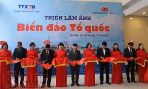 Khai mạc Triển lãm ảnh 'Biển đảo Tổ quốc'