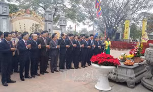 Lễ khai bút đầu Xuân Đinh Dậu tại đình thờ Tiên triết Chu Văn An 