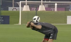 Robert Lewandowski khoe kỹ năng bóng đá đường phố