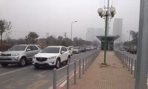 Tránh 'bắt cóc bỏ đĩa' khi xử phạt phương tiện lấn làn buýt nhanh 