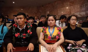 Tuyên dương sinh viên dân tộc thiểu số có thành tích học giỏi, xuất sắc