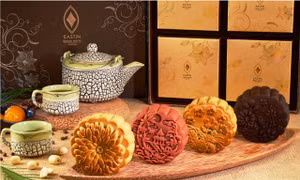 Khách sạn hạng sang 'chạy đua' ra bánh trung thu bạc triệu