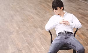 Nathan Lee khoe bộ sưu tập sơ mi hàng hiệu