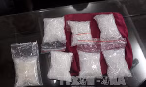 Bắt giữ đối tượng vận chuyển trái phép số lượng lớn hồng phiến và heroin 