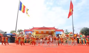 Du xuân Yên Tử, gửi mũ bảo hiểm không còn bị tính tiền