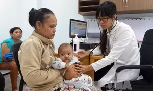 Những điều mẹ nên làm khi con bị sốt cao co giật