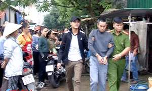 Bắt quả tang con nghiện đang bán lẻ ma túy tại chợ Hôm 