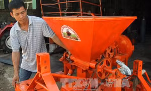 Chế tạo thành công máy thu hoạch mía có sức làm việc bằng 70 công lao động