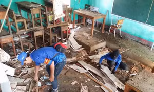 Học sinh vùng bão số 10 đi qua đã trở lại trường 