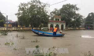 Bắc Bộ nhiệt độ có nơi dưới 15 độ C, Trung Bộ mưa lớn
