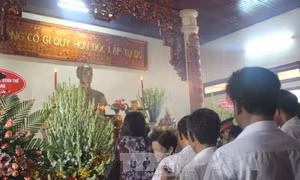 Viếng Bác ngày đầu năm, nghĩa cử văn hóa của người dân Trà Vinh