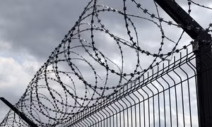 Latvia xây dựng hàng rào tại biên giới với Nga