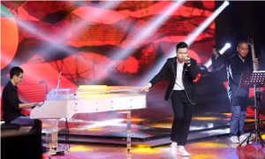 The Voice 2017: Anh Đức làm mới quan họ Bắc Ninh "Người ở đừng về"
