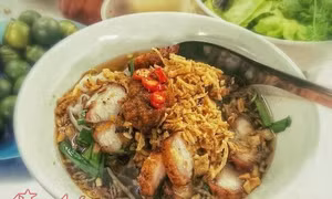 Hủ tíu xá xíu chiên cô Tuân -Trần Quốc Toản