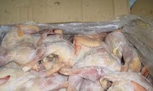 Chợ biên giới Hà Giang tràn lan gà 'siêu rẻ'