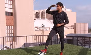 Kỹ năng sút bóng tuyệt đỉnh ngang đại lộ Hollywood nổi tiếng của Neymar 