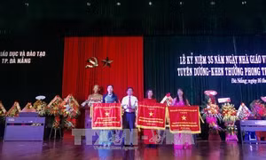  Tuyên dương các tập thể, cá nhân tiêu biểu trong sự nghiệp 'trồng người'
