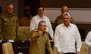 Tại sao Chủ tịch Cuba Raul Castro hoãn từ chức?