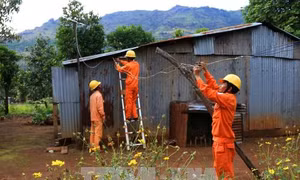Điện lực Bắc Giang đầu tư 5 công trình thắp sáng miền quê 