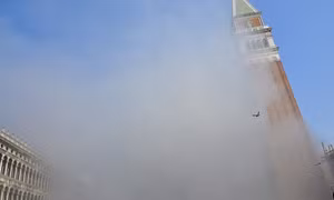 Italy: Bom khói nổ trên tháp chuông nhà thờ gây hoảng loạn ở Venice