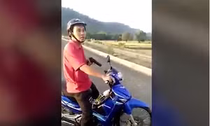 Phó Phòng Nông nghiệp huyện rút súng đe dọa dân, bị tung clip lên mạng