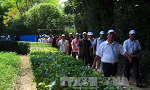 Người dân nô nức về Khu di tích Kim Liên tri ân Chủ tịch Hồ Chí Minh