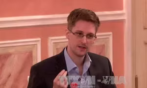 Nga cho phép Edward Snowden ở lại thêm vài năm 