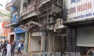 Chập điện biển quảng cáo thiêu rụi một thẩm mỹ viện tại Hải Phòng