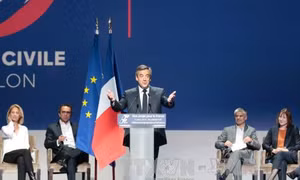 Ứng cử viên Tổng thống Pháp François Fillon bị nghi dính bê bối tài chính 
