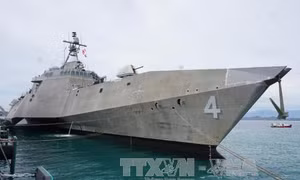 Tàu khu trục Mỹ USS Coronado quay trở lại cảng Cam Ranh