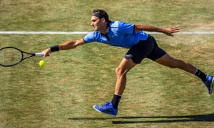 Bất ngờ Roger Federer thua ngay trận đầu tiên trở lại sân cỏ