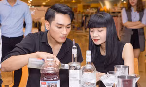 Á quân Vietnam’s Next Top Model Huy Quang học làm cocktail
